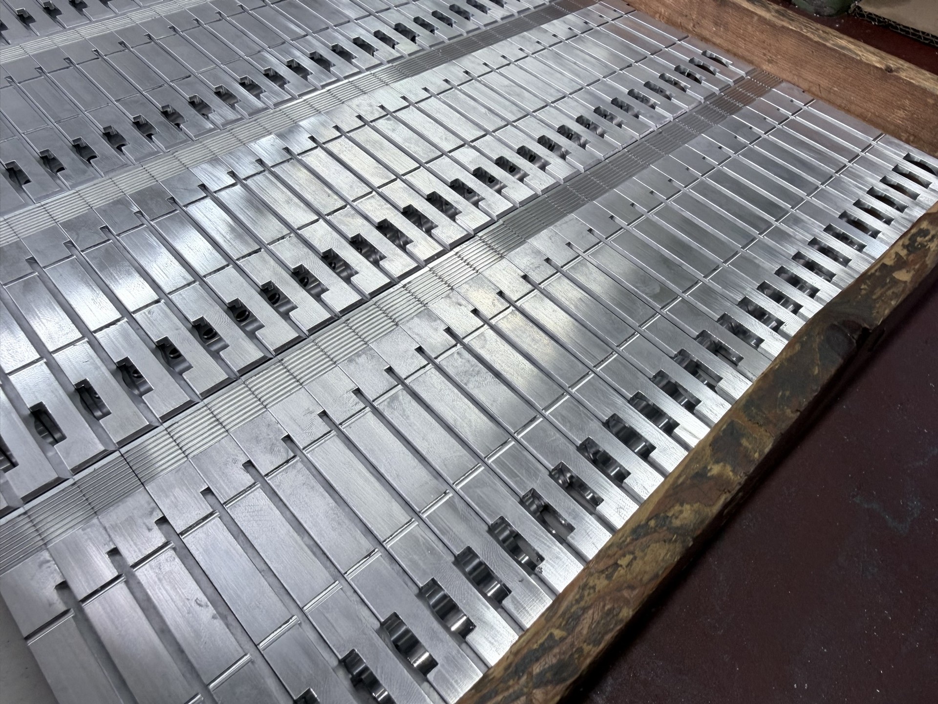 Hochpräzise Aluminium-Frästeile aus 5-Achsen-Bearbeitung